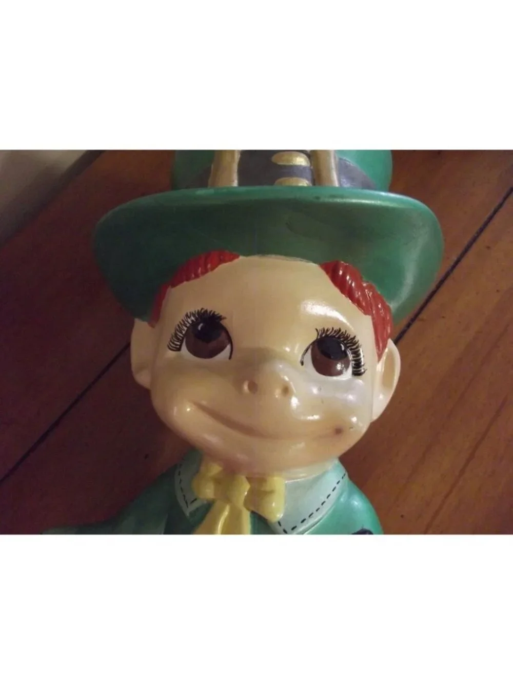 Leprechaun Smiley Boy Figurine Green Hat Shillelagh Stick pipe Mushroom pot gold